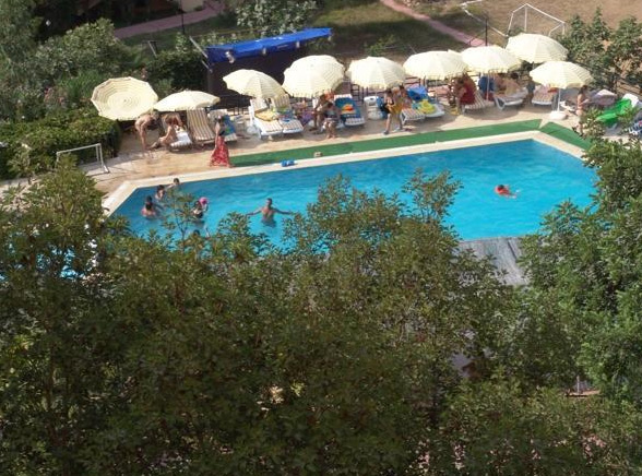 Club West Garden